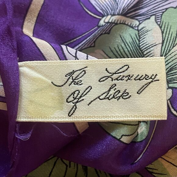 The Luxury of Silk 100% Silk Scarf Made in Japan Butterfly Print Purple Border - Picture 2 of 9